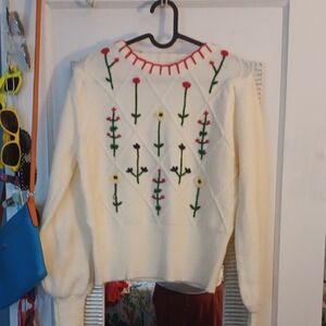 ❤️2 for $14❤️ME Makeover Essentials Cream Floral Sweater